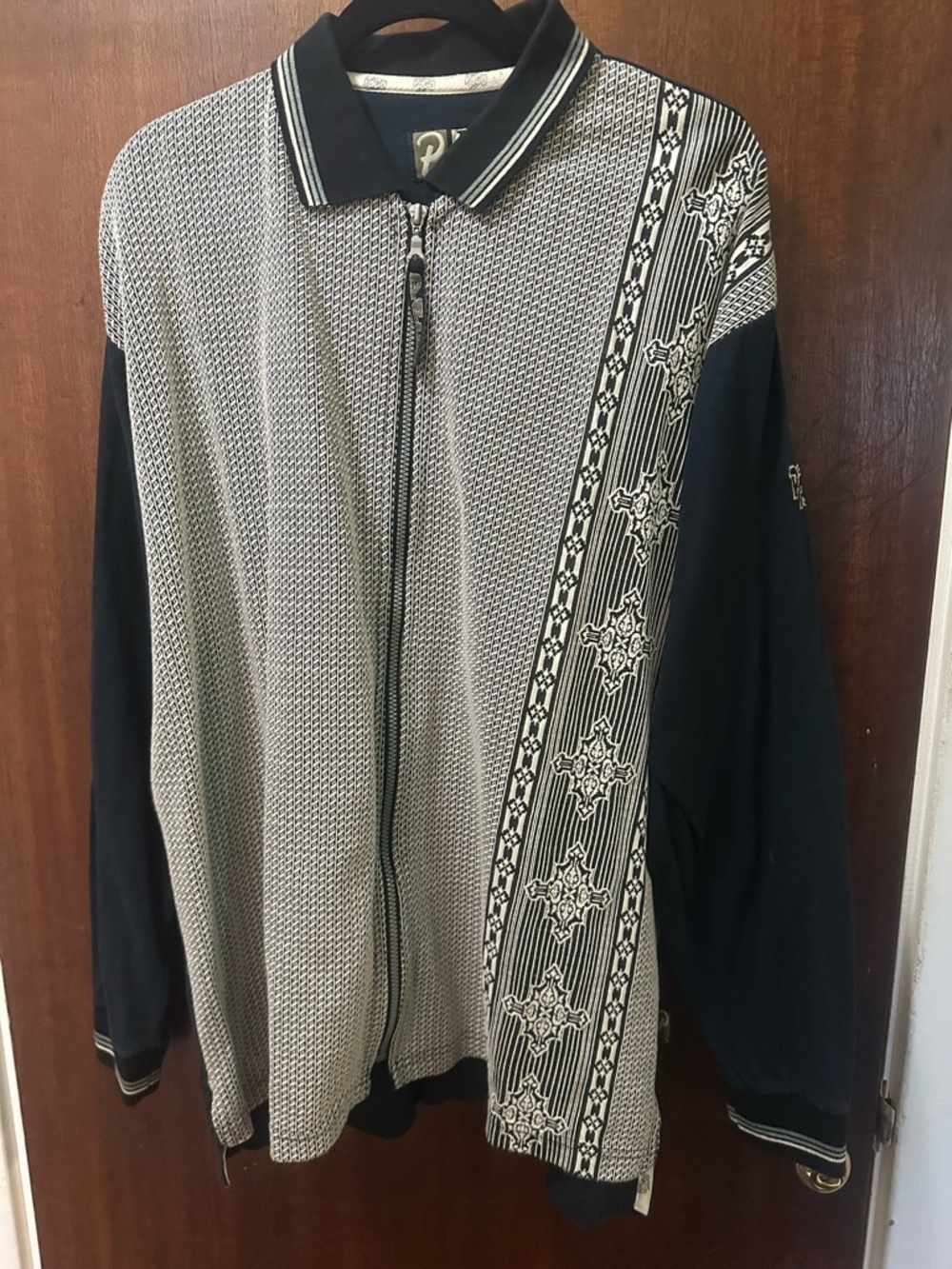 90s Men's Navy and White Zip-Front Knit Sweater with Patterned Stripe
